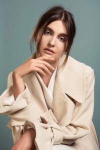 Fashion Shooting, straight hair, pulled back hair, office look, daily look, strobing, natural nails, beige, golden eyeshadow, beige coat, beauty shoot, nude look