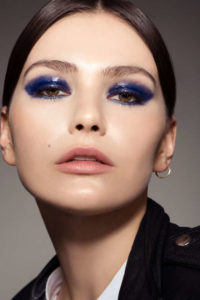 Close-up Shooting, sleek ponytail, shiny eyeshadow, blue eyeshadow, nude lips, contouring, Inclover Make-up Ausbildung