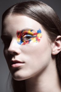 Facepainting, color Make-up, creative Make-up, eye Make-up, colorful dots, parrot theme, creative facepaint