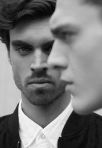 männermake-up hairstylist shooting portfolio schwarz weiss make-up artist, grooming, thick brows