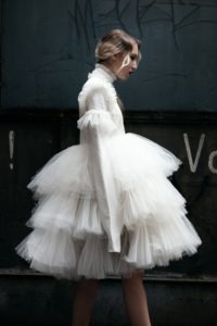 Haute couture Make-up, Runway fashion Hairstyling, Haarstyling, Fotoshooting, Ausbildung Make-up Artist, dark red lips, updo Hairstyle, dancer theme, ballett theme, white dress, Haute couture, outdoor Shooting