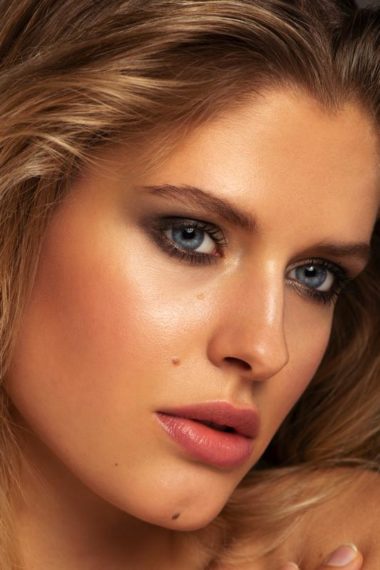 smokey eyes, beauty make-up, Abendmake-up, volumen Haare , sinnliches Make-up, dezente Lippen, Make-up Artist, Victoria´s Secret Look, Victoria's Secret Hairstyle, dezent Rouge