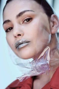 silver glitter lips, creative Make-up, abstract Look, nude eyeshadow, silberner Glitzer, perfect skin, perfect eyebrows, Make-up Artist