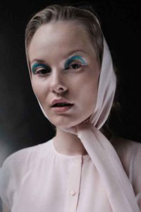 head scarf, rosa, Fashion Shooting, creative Make-up, creative eye Make-up, blue eyeshadow, hair tied back, hair under headscarf, Inclover Make-up Artist Ausbildung