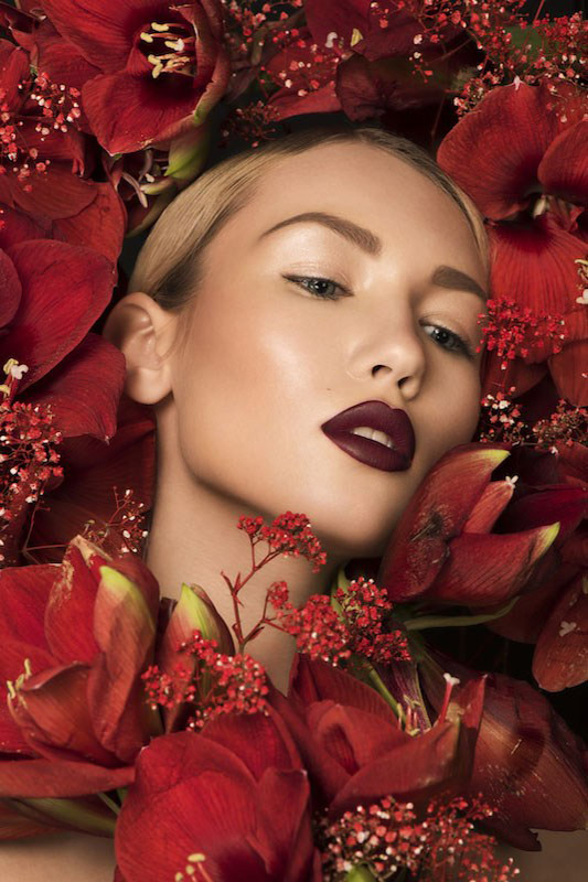 Inclover Dark Red Lips Make-up red flowers, red lips, creative Make-up, full lips, red flowers, creative foto shooting, dark red lips, sleek hair, Inclover